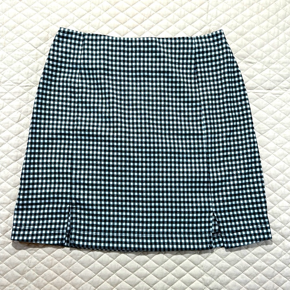 Eyeshadow Black & White Check Skirt. Size 7. Zippered Back. Elastic Waist Back.
